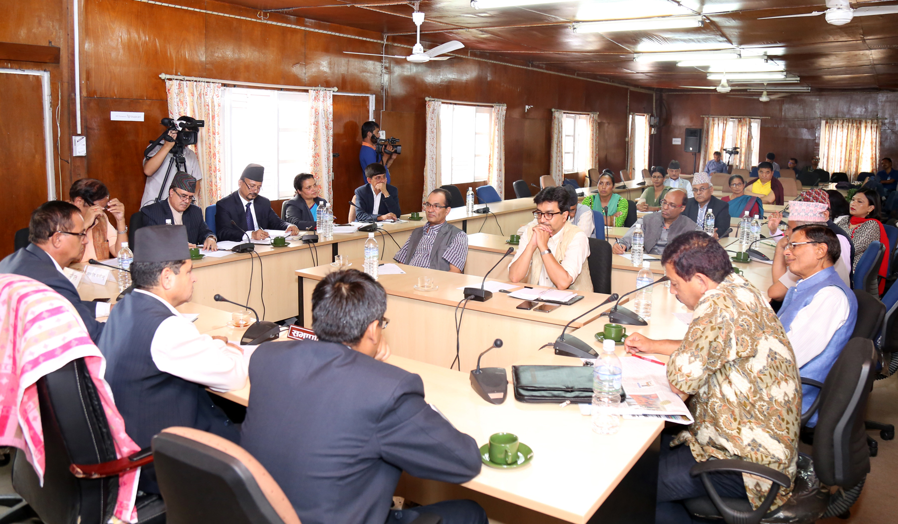 दूरसञ्चार सेवा प्रदायकलाई रोयल्टी र कर बुझाउन संसदीय समितिको निर्देशन