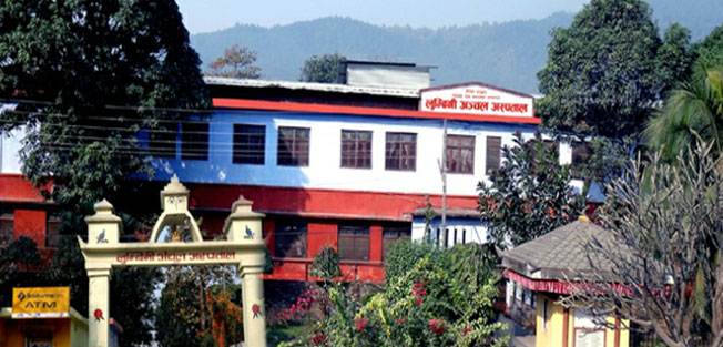 हिँडेरै बच्चा जन्माउन अाएकी महिलाको अस्पतालको लापरवाहीका कारण मृत्यु