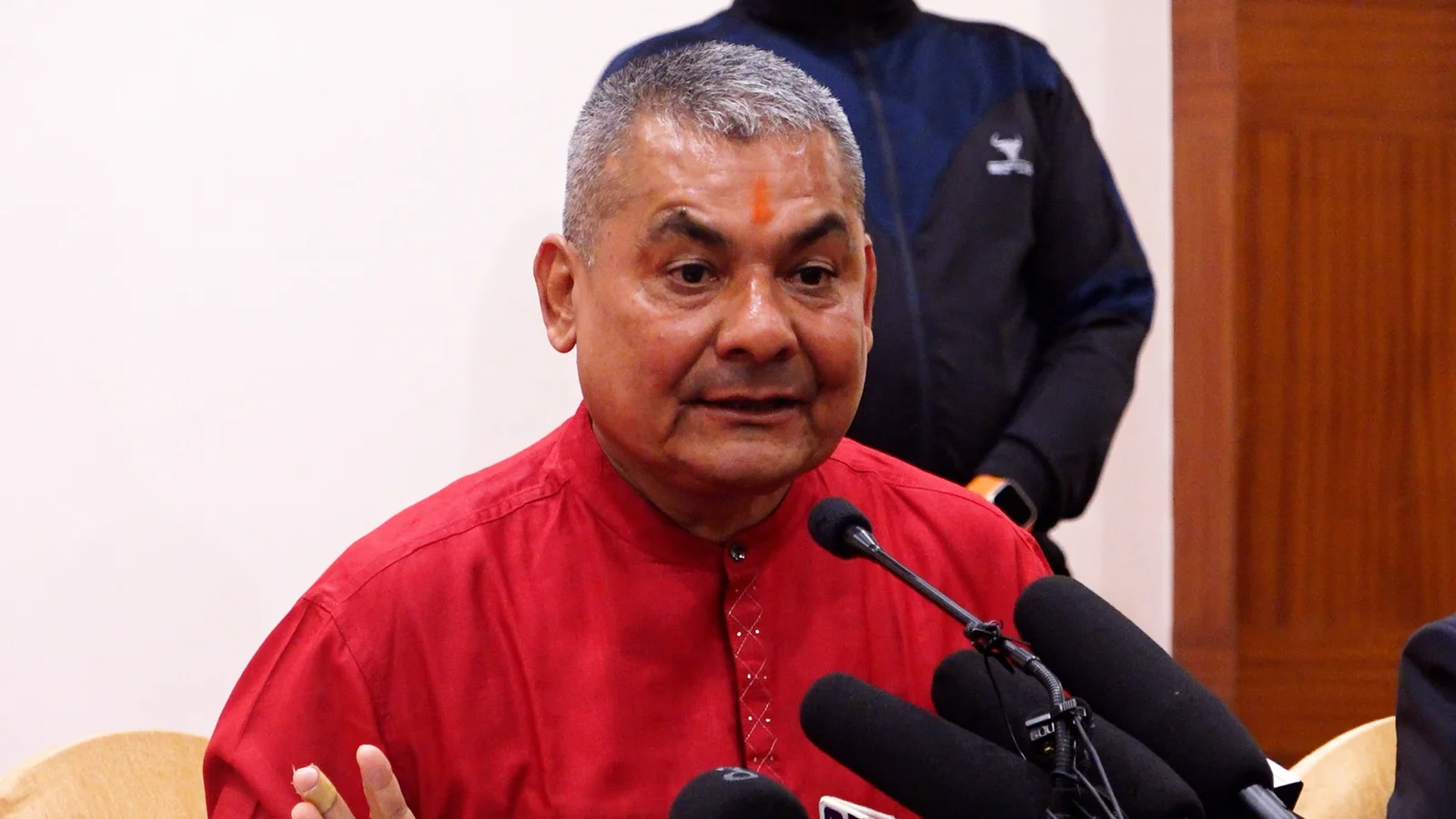 आन्दोलन स्थगित गर्दै सरकारसँग वार्तामा बस्ने तयारीमा दुर्गा प्रसाईं प्रधानमन्त्री र गृहमन्त्रीलाई ज्ञापनपत्र पठाउँदै वार्ताको समय माग