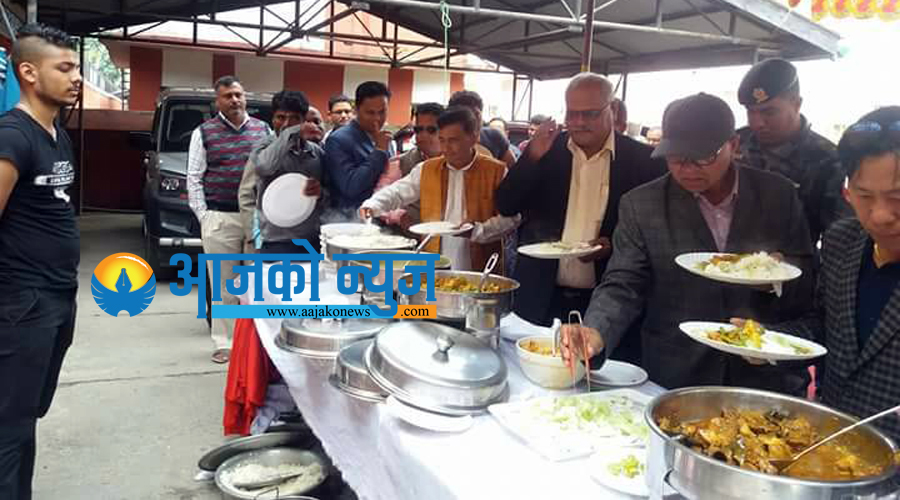 हारमा ह्याट्रिक गरेका कार्कीको आचारसंहिता विपरित मन्त्रीनिवासमा दिनहुँ भोज (फोटोफिचर)