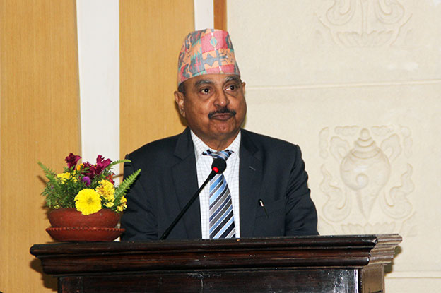 दुरसञ्चार प्राधिकरणका अध्यक्ष झा माथि आक्रमण, गाडीमा तोडफोड