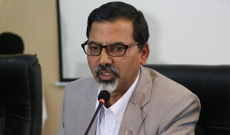 मन्त्री शर्मा चढेको गाडीमा बम प्रहार 