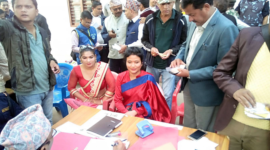 केपी ओली र शंकर पोखरेल दुबैले सक्दैनाै भनेपछि कोमल वलीको स्वतन्त्र उम्मेदवारी