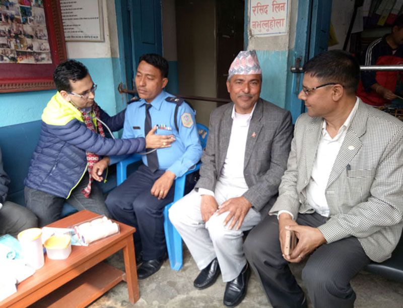 जन्मदिनमा ट्राफिक प्रहरीको निशूल्क स्वास्थ्य परीक्षण