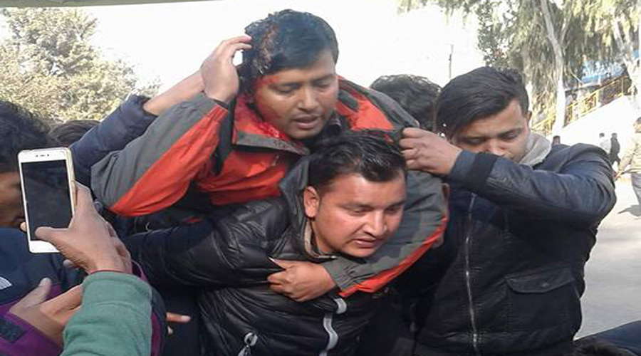 अनेरास्ववियुको शान्तिपूर्ण प्रदर्शनमा प्रहरी हस्तक्षेप, उपाध्यक्ष बर्तौला र महासचिव महर घाइते