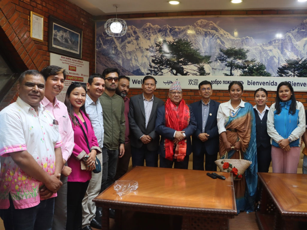 माधव नेपाल श्रीलङ्का प्रस्थान, कार्यवाहक अध्यक्षको जिम्मेवारी राजेन्द्र पाण्डेलाई