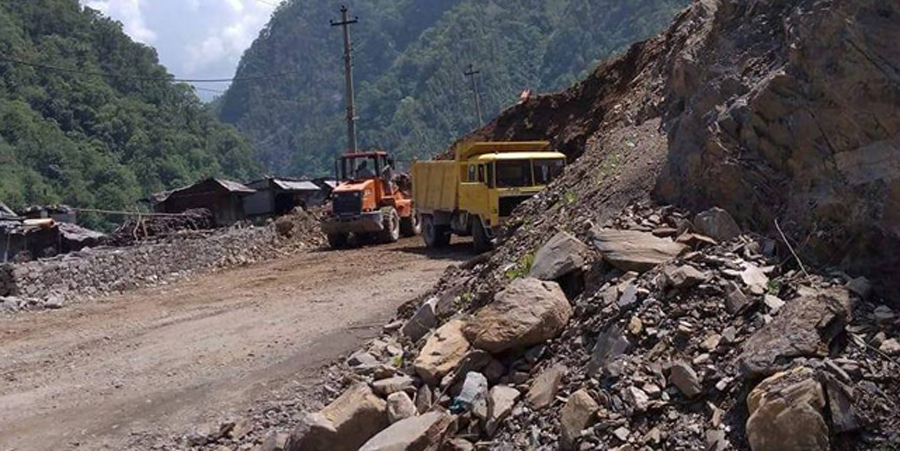 सुख्खा पहिरोका कारण अवरुद्ध नारायणगढ–मुग्लिन सडकखण्ड खुल्यो