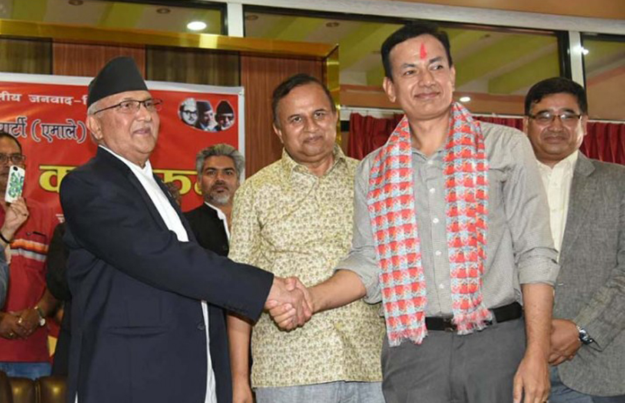 ओलीको हातबाट दशैँको टीका थापेकै भोलिपल्ट डिआइजी सिलवाल एमालेमा प्रवेश 