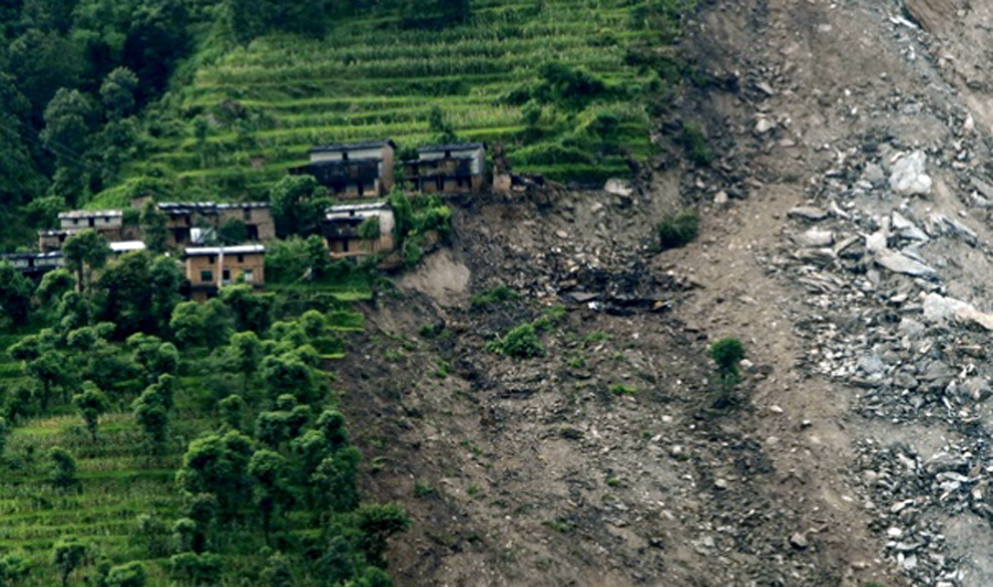 बागलुङमा पहिरोमा परी तीनको मृत्यु, तीन बेपत्ता