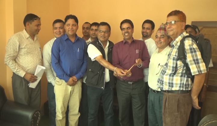 स्वेच्छिक अवकासलाई कार्यान्वयन गर्न कमचारीको माग