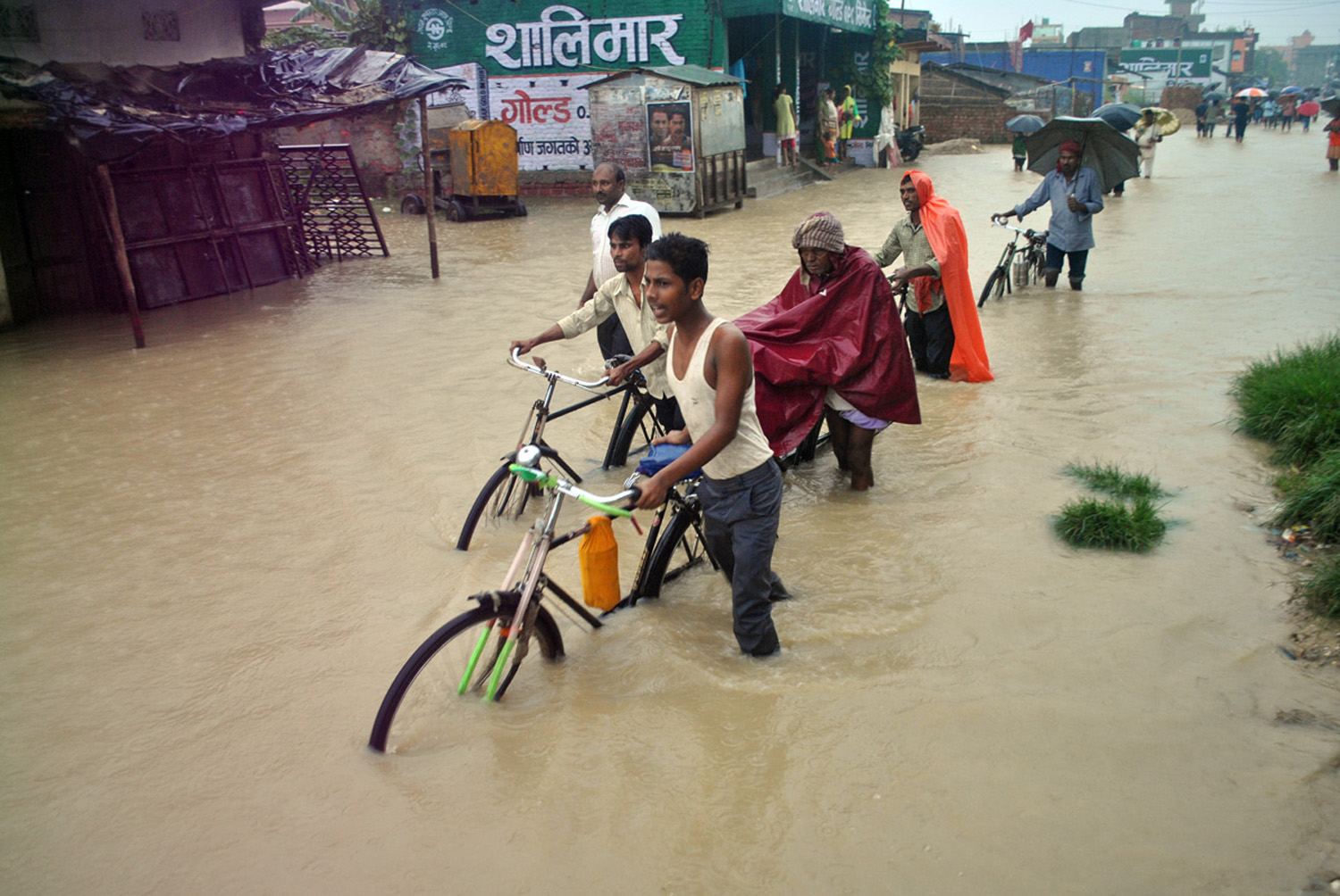 बाढी पहिरोका कारण देशभर ३२ जनाको मृत्यु, आइतबार पनि भारी वर्षा हुने 
