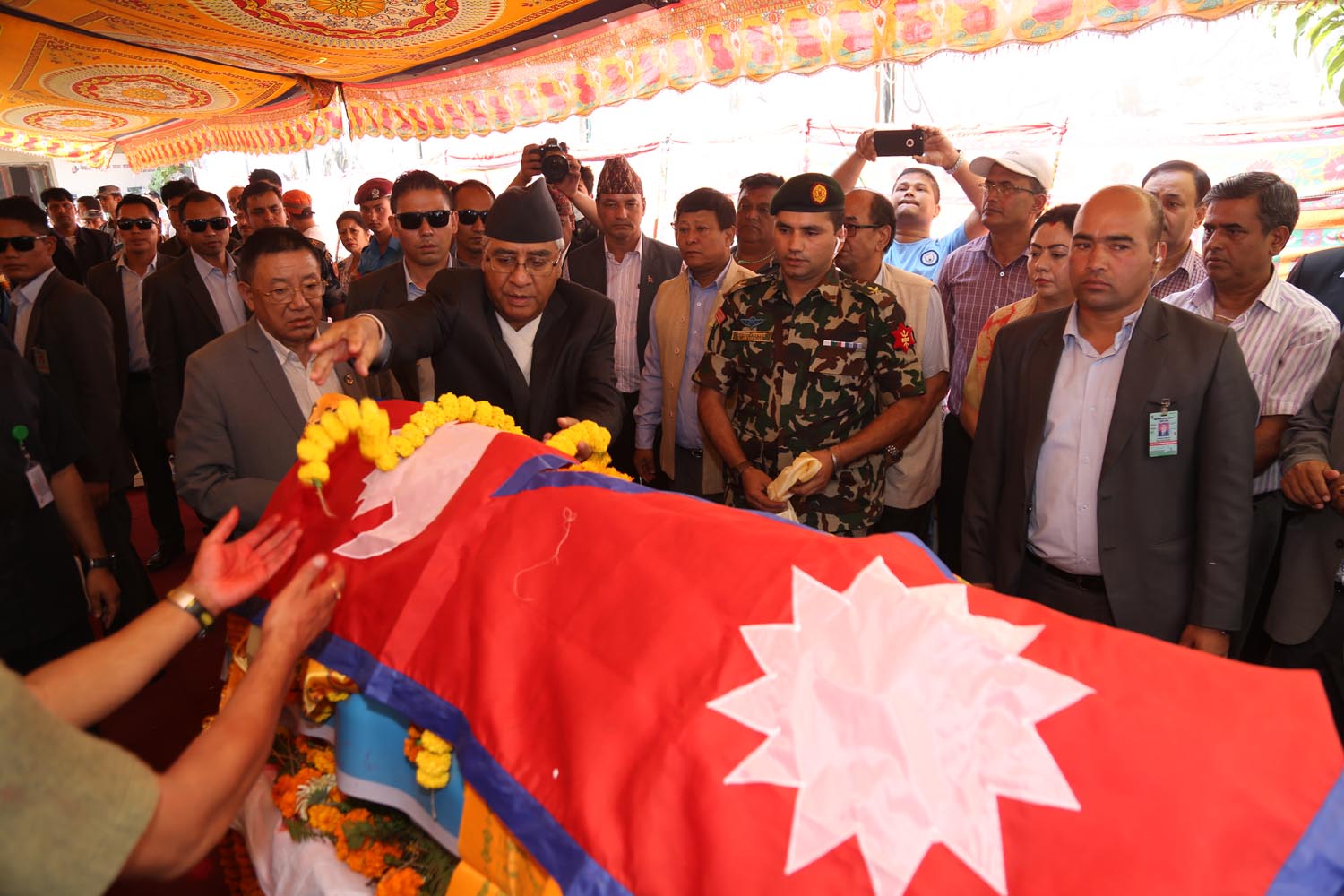 प्रधानमन्त्री देउवाद्वारा स्व गौचनप्रति अन्तिम श्रद्धाञ्जली