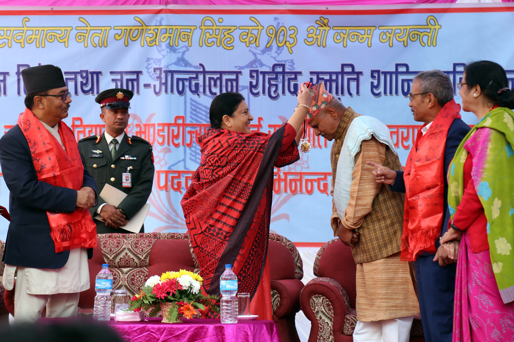 पूर्व राष्ट्रपति यादव ‘जनआन्दोलन स्वर्ण पदक’बाट विभूषित