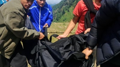 हिमलुङ हिमपहिरोमा मृत्यु भएका गोरखाका वीरेन्द्र गुरुङको शव आफन्तलाई बुझाइयो