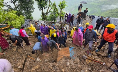 बाजुरामा पहिरोमा परी एक युवती बेपत्ता, दुई जना घाइते