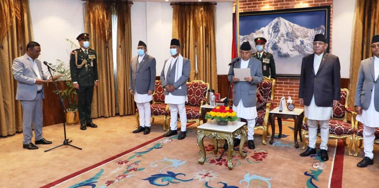 वन मन्त्री र राज्यमन्त्रीले लिए शपथ