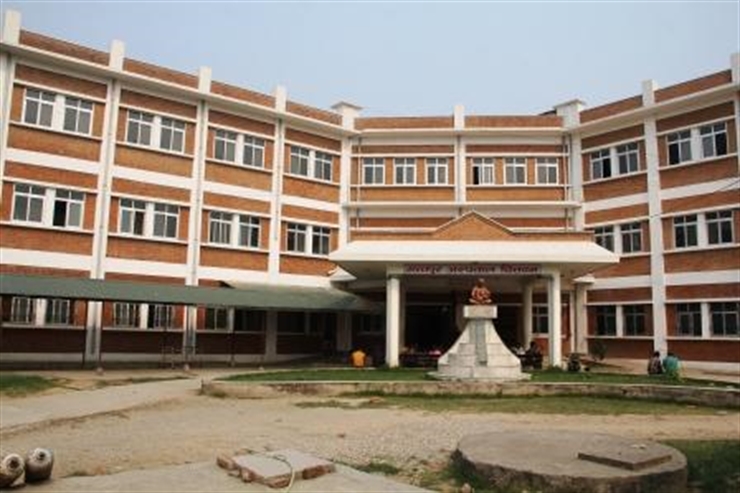 विदेश जाँदा ५ हजारमात्र बोक्न पाइने