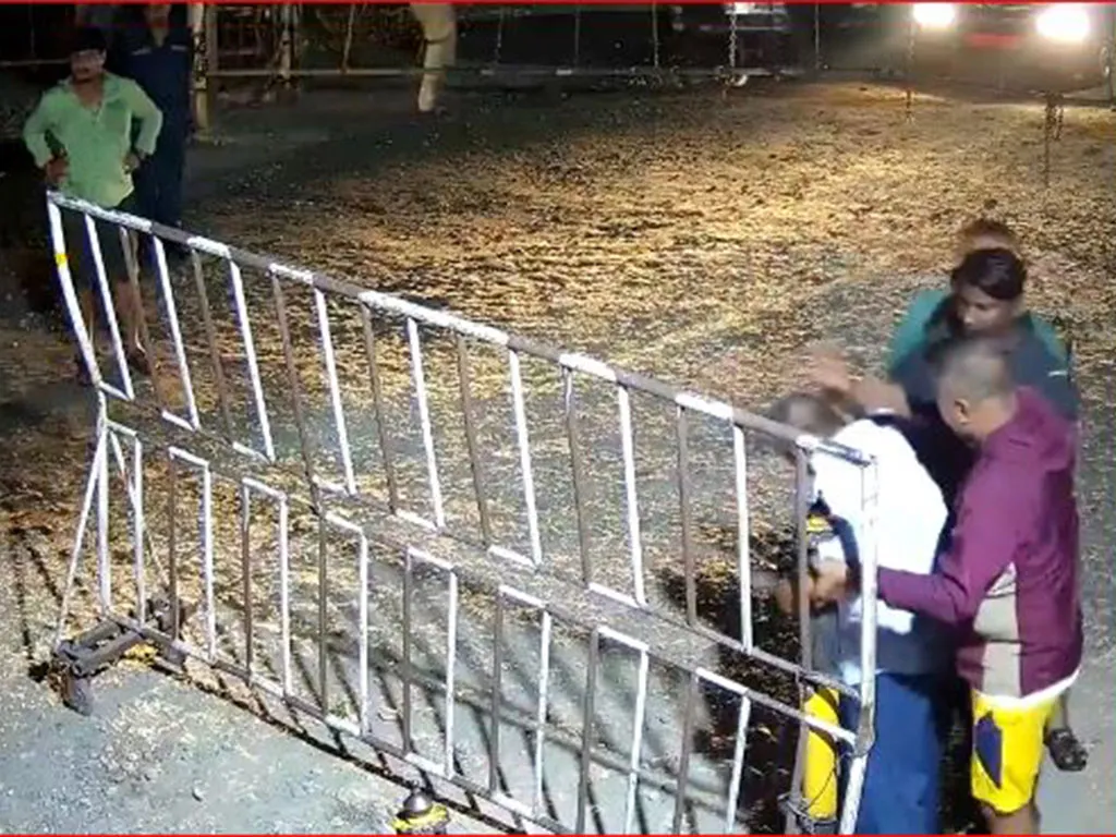 हिजाेराति वीरगञ्ज भन्सारका कर्मचारी प्रहरीबाटै कुटिए