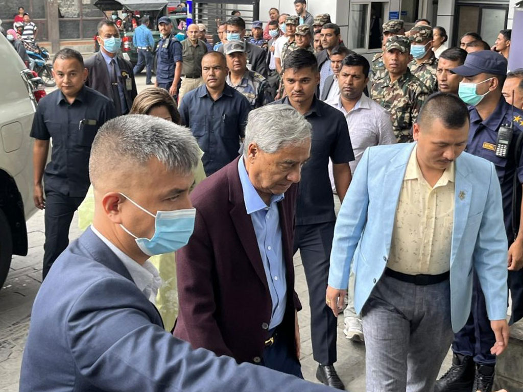 दाहाललाई श्रद्धाञ्जली दिन शीर्ष नेता नर्भिक अस्पतालमा