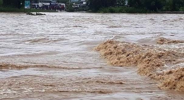 बाढीका कारण सुनसरीका आधा दर्जन बस्ती डुबानमा