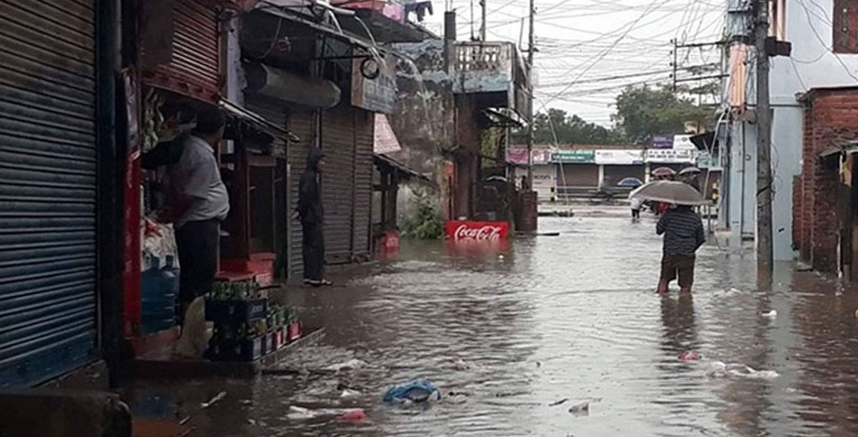 टीकापुर बजार क्षेत्र डुबानको जोखिममा: व्यापारी चिन्तित