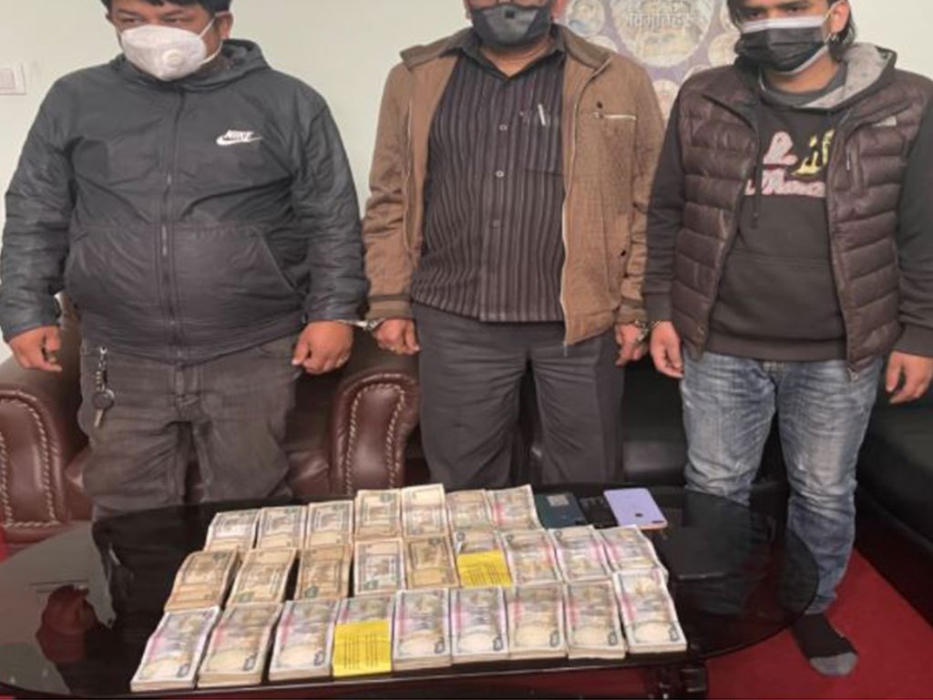 पौने १९ लाख नगदसहित तीन हुण्डि कारोबारी प्रहरी नियन्त्रणमा