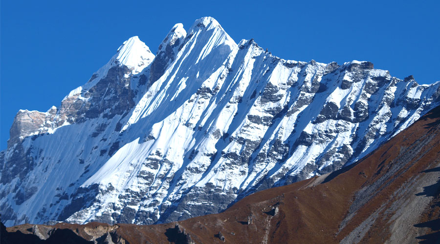 टल्कनै छाडे हिमालमा हिउँ