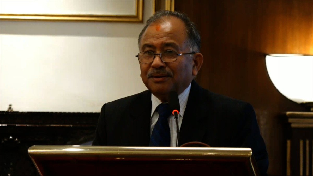 ‘निर्वाचन पूरा गरेरमात्र बाहिरिनुहोस्’– पूर्वप्रधानन्यायाधीश श्रेष्ठको प्रधानमन्त्री कार्कीलाई सुझाव