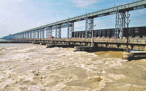 सप्तकोशीको बहाव बढ्दै : कोशी ब्यारेजका २९ ढोका खोलिए