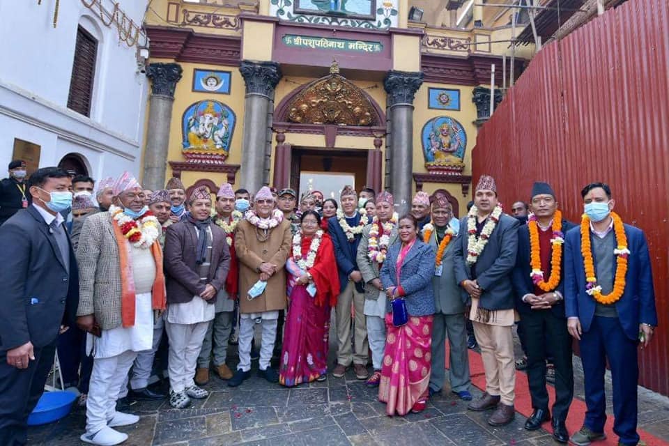 प्रधानमन्त्री ओलीद्वारा पशुपतिनाथमा विशेष पूजासहित सवा लाख दीप प्रज्ज्वलन
