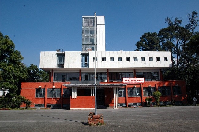 कमाउ अड्डाका कर्मचारी सरूवा रोक्न दौडधुपमा