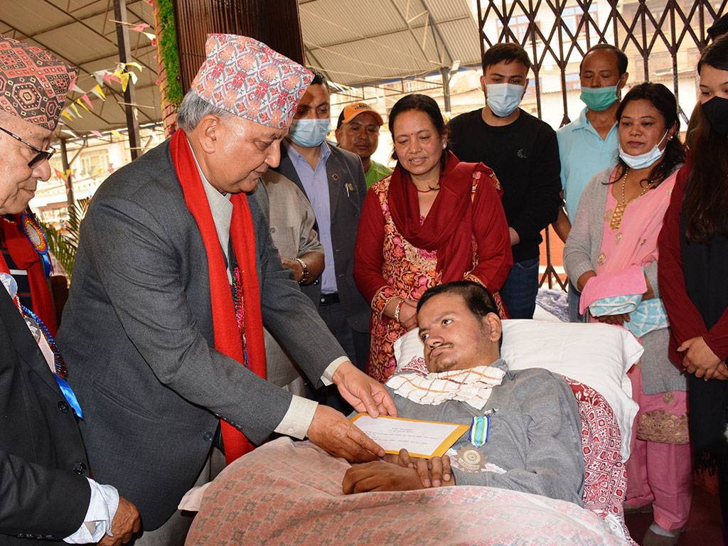 जनआन्दोलनका घाइते मुकेशलाई ‘बनेपा तारा’ सम्मान