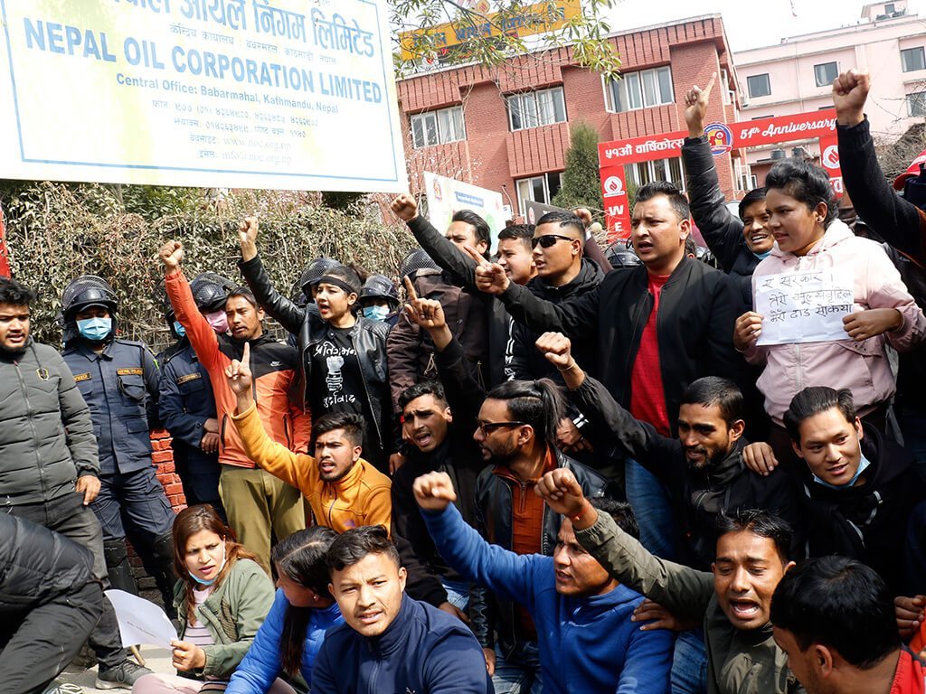 पेट्रोलियम पदार्थको मूल्यवृद्धिको विरोधमा अनेरास्ववियुद्वारा विरोध प्रदर्शन