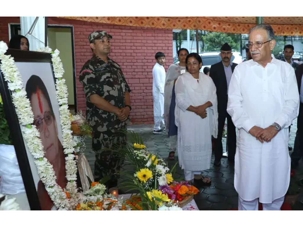 समवेदना प्रकट गर्न एमाले नेताहरू बालुवाटारमा