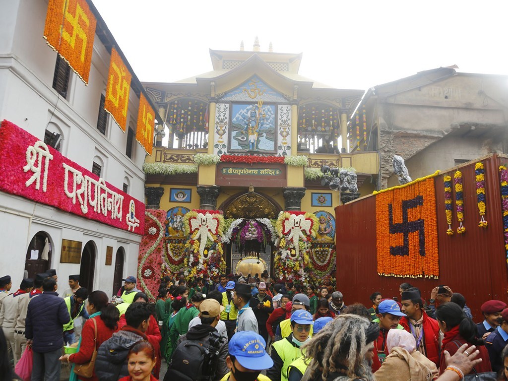 महाशिवरात्रि पर्व:देशभरका शिव मन्दिरमा भक्तजनको घुइँचो