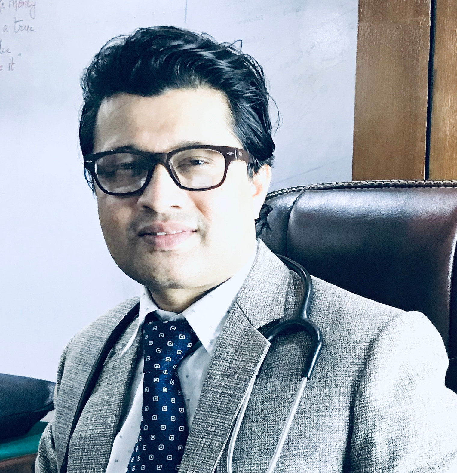 रुपन्देही–३ मा उपनिर्वाचनका लागि रास्वपाबाट डा. लेखजंग थापा उम्मेदवार