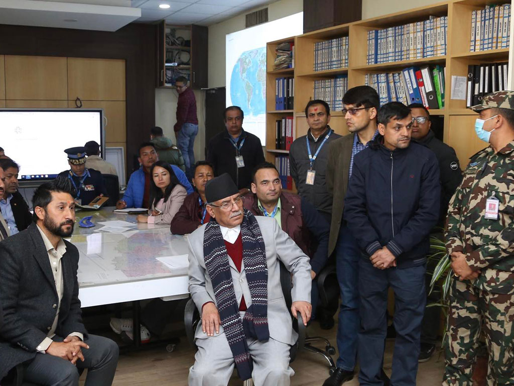 पोखरा विमान दुर्घटनाको विवरण बुझ्न विमानस्थल पुगे प्रधानमन्त्री प्रचण्ड