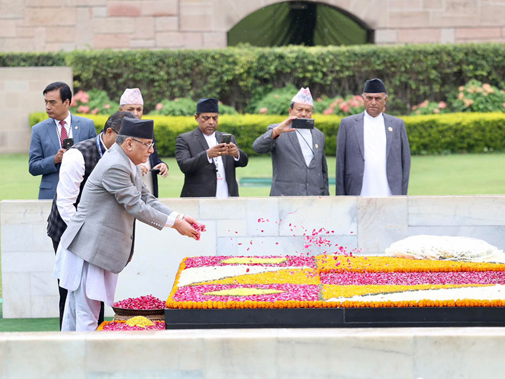 प्रधानमन्त्रीद्वारा महात्मा गान्धीप्रति श्रद्धाञ्जली