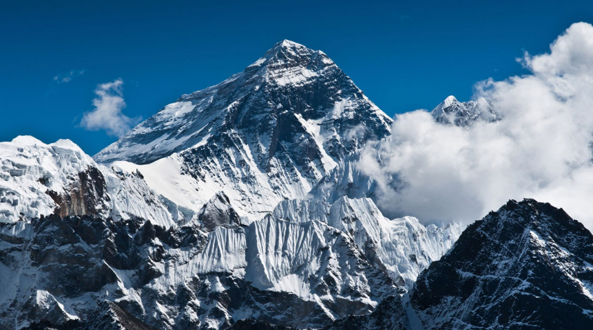 सगरमाथाको चुचुरोमा मानव पाइला परेको ७० वर्ष पूरा