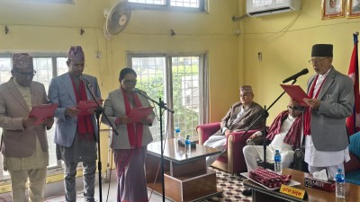 सुदूरपश्चिममा एमालेका तीन मन्त्री र एक राज्यमन्त्रीले लिए शपथ