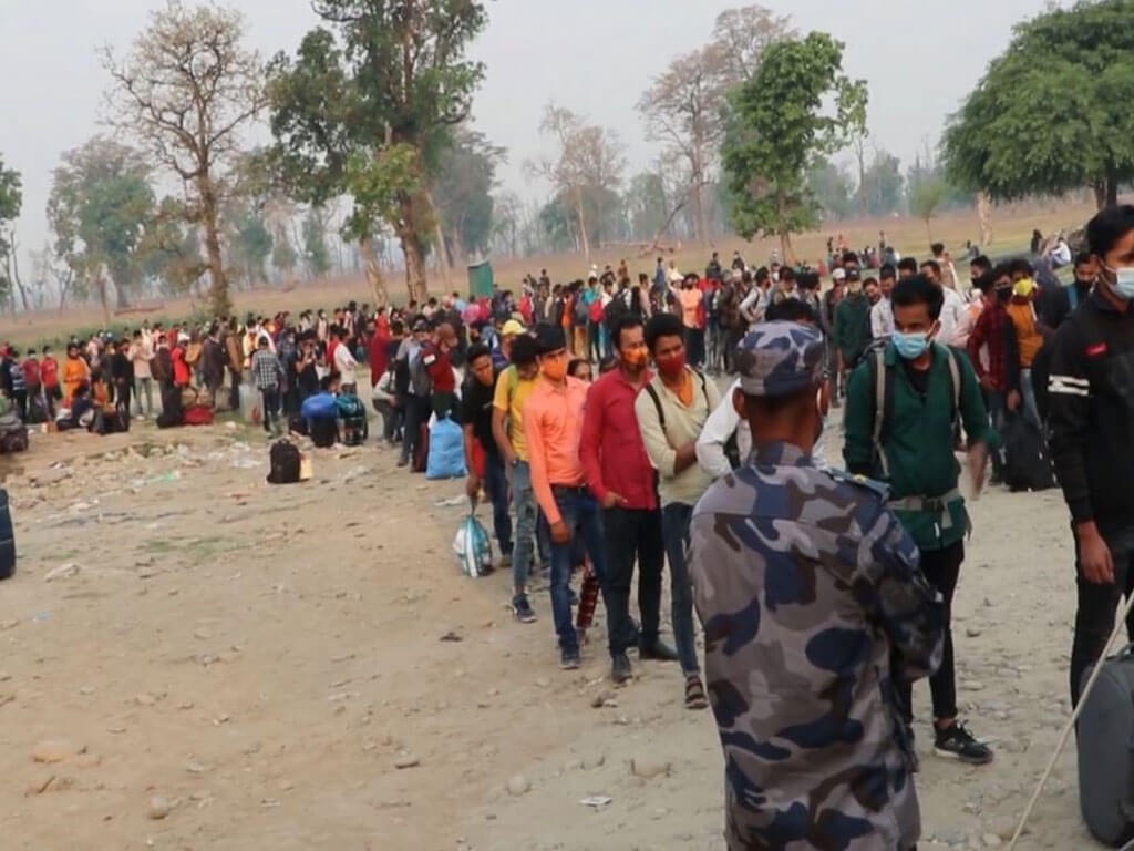 सीमाक्षेत्रमा घर फर्कनेको लर्को