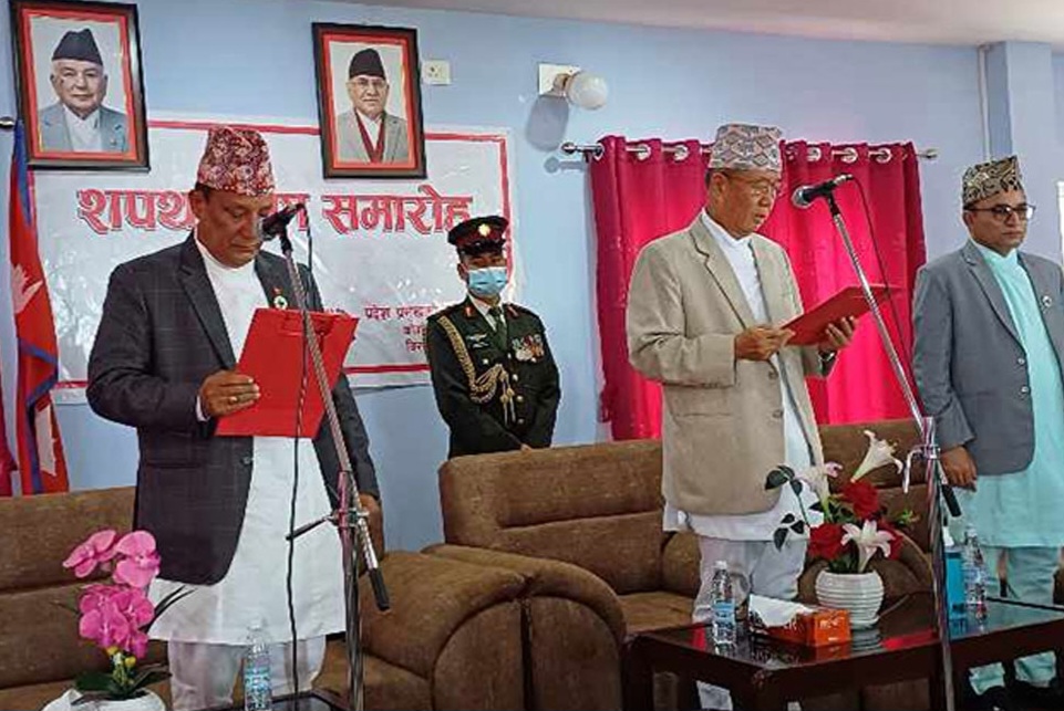 कोशी प्रदेशका मुख्यमन्त्री थापाले लिए शपथ