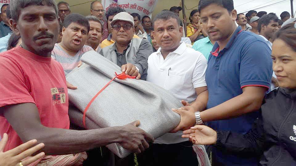 सप्तरीका बाढीपीडित आठ सय परिवारलाई राहत