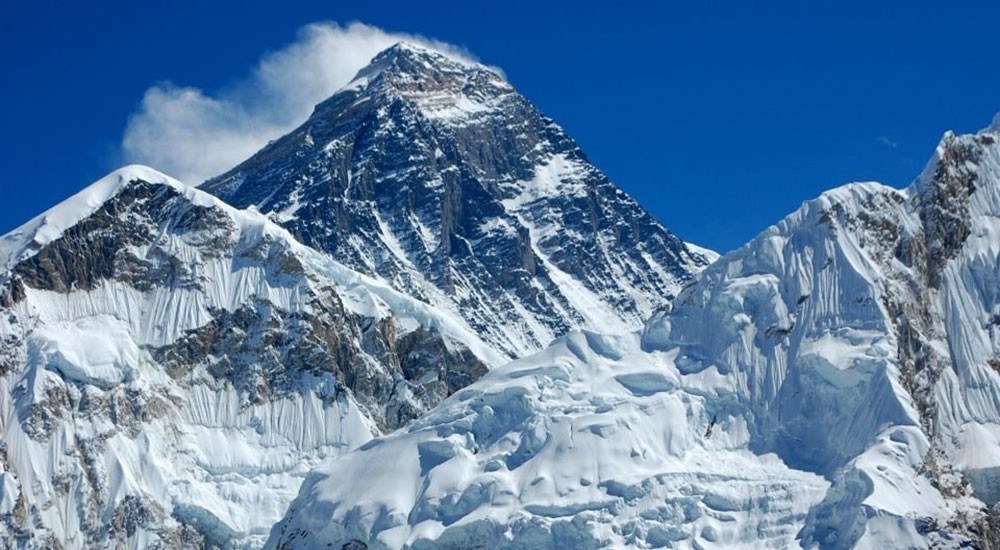 सगरमाथा क्षेत्रमा पर्यटकको चहलपहल बढ्यो 