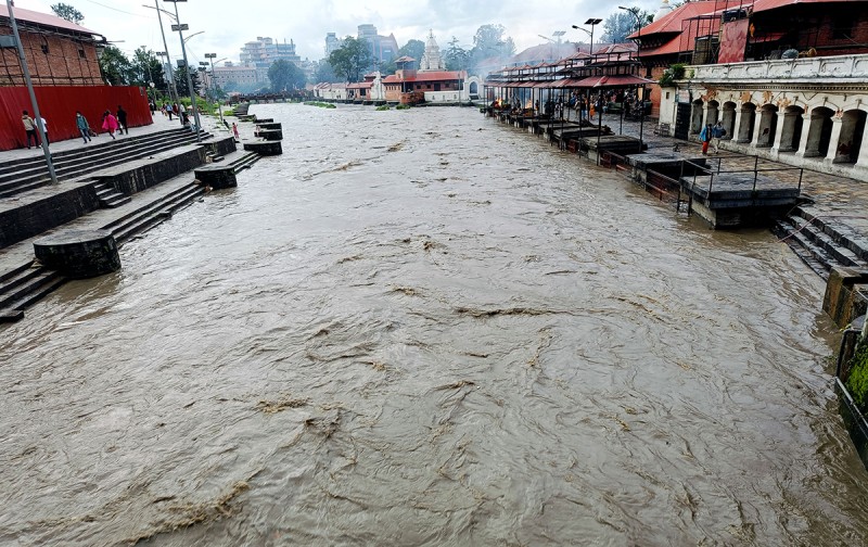 काठमाडौंको वाग्मतीमा बाढी, उच्च सतर्कता अपनाउन आग्रह