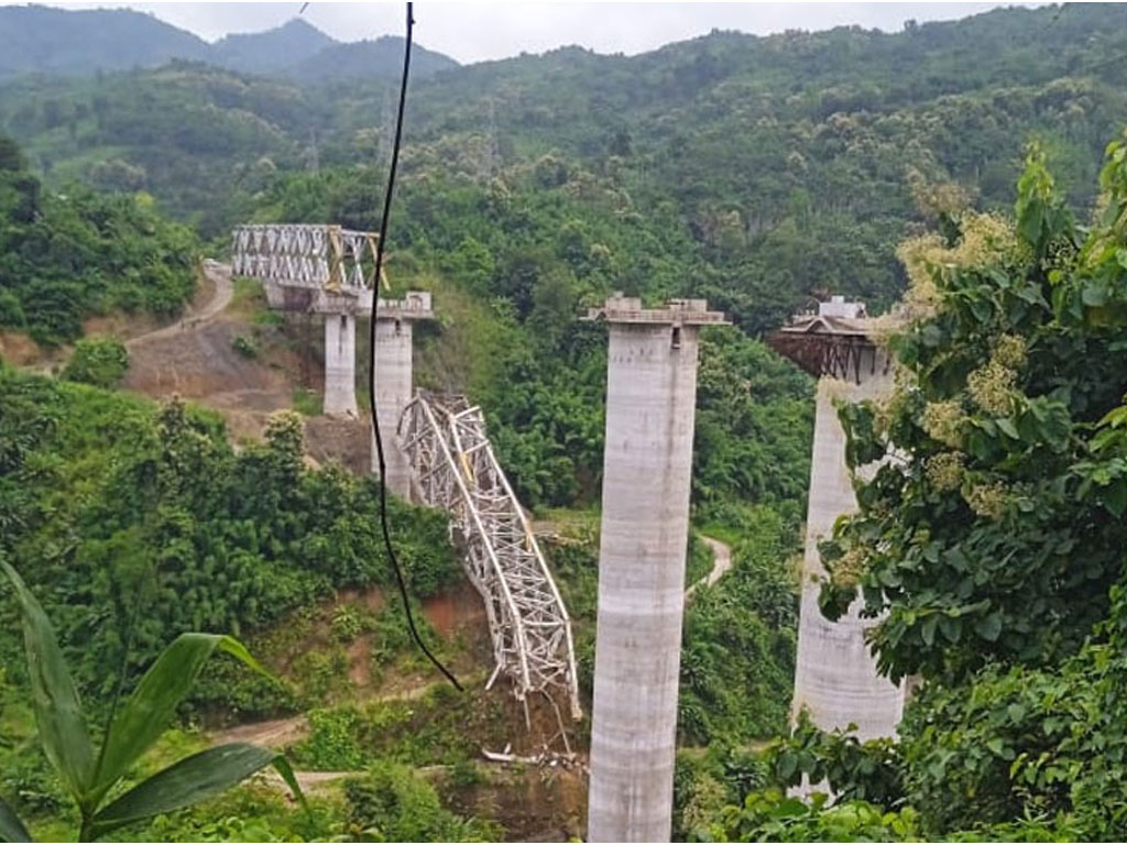 निर्माणाधीन पुल भत्किँदा १७ जनाको मृत्यु