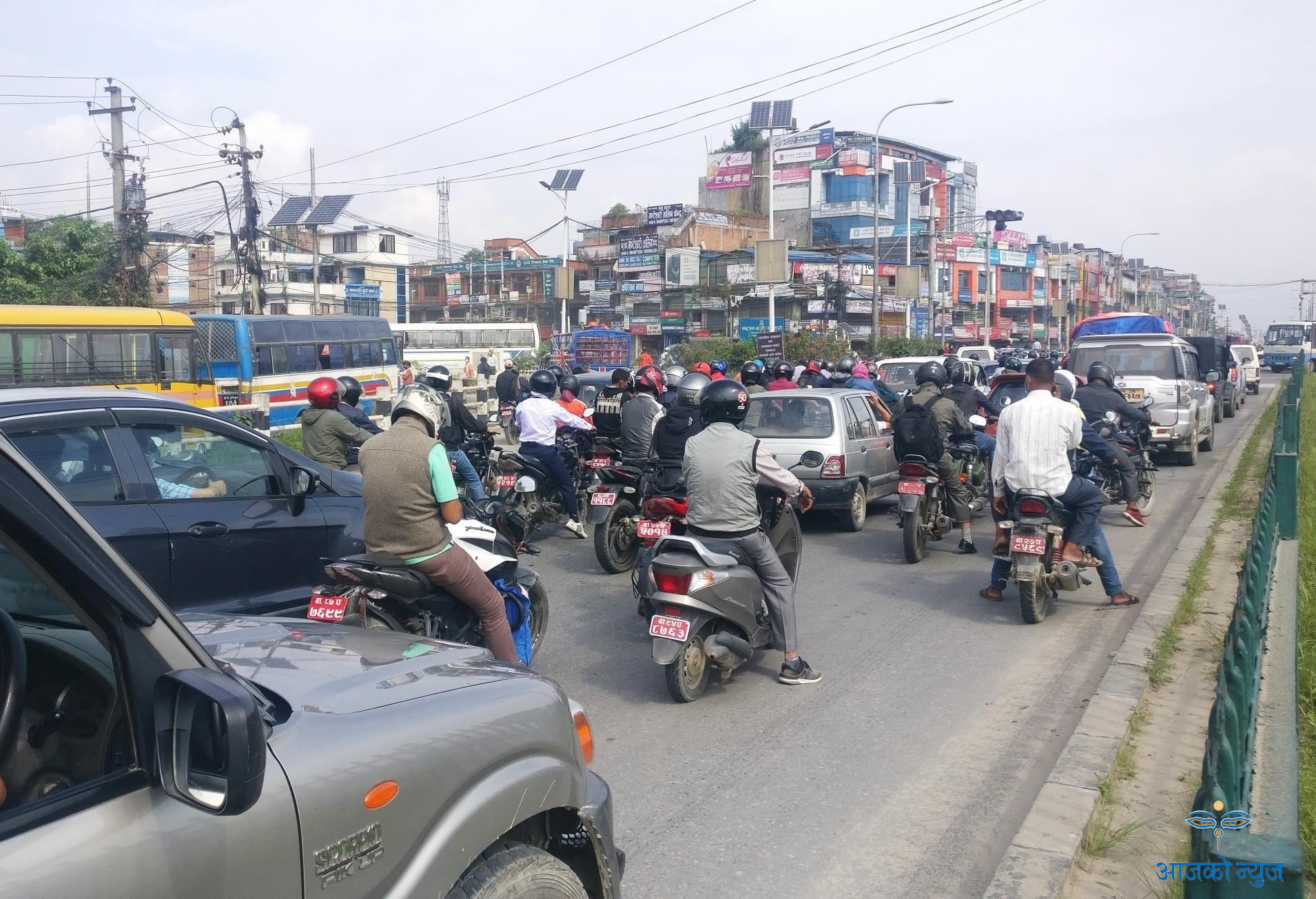निषेधाज्ञा खुकुलिएसँगै उपत्यकामा बढ्याे चहलपहल (फाेटाेफिचर)
