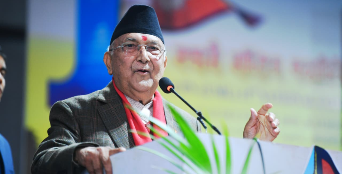 एमाले नेतृत्वमाथि हात हालिए सरकार टिक्दैन : ओली