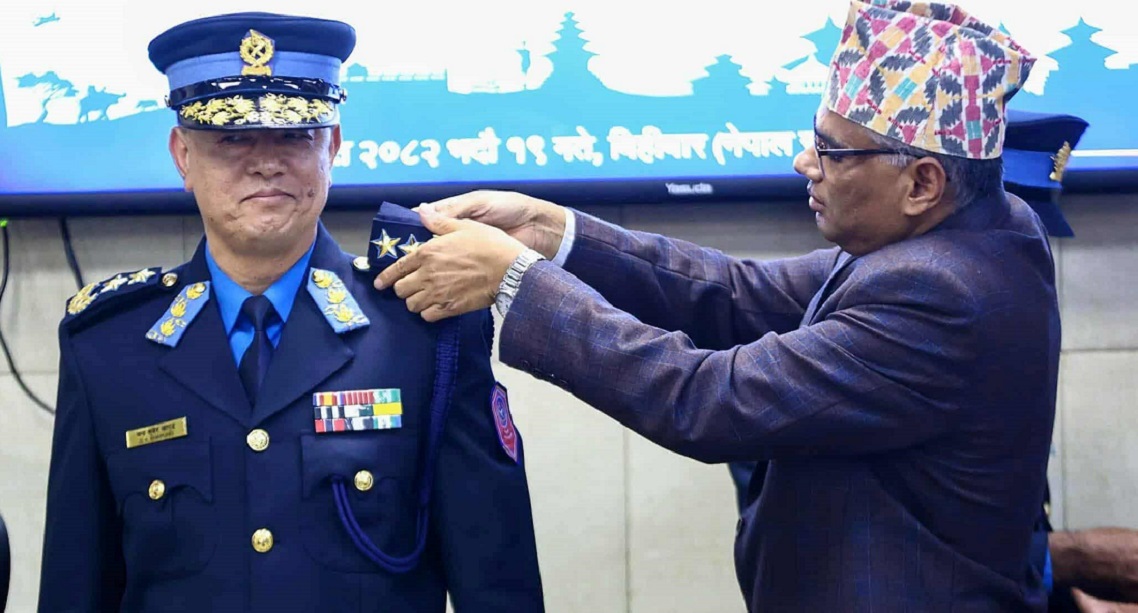 आईजीपी चन्द्रकुवेर खापुङलाई दर्ज्यानी चिह्न प्रदान