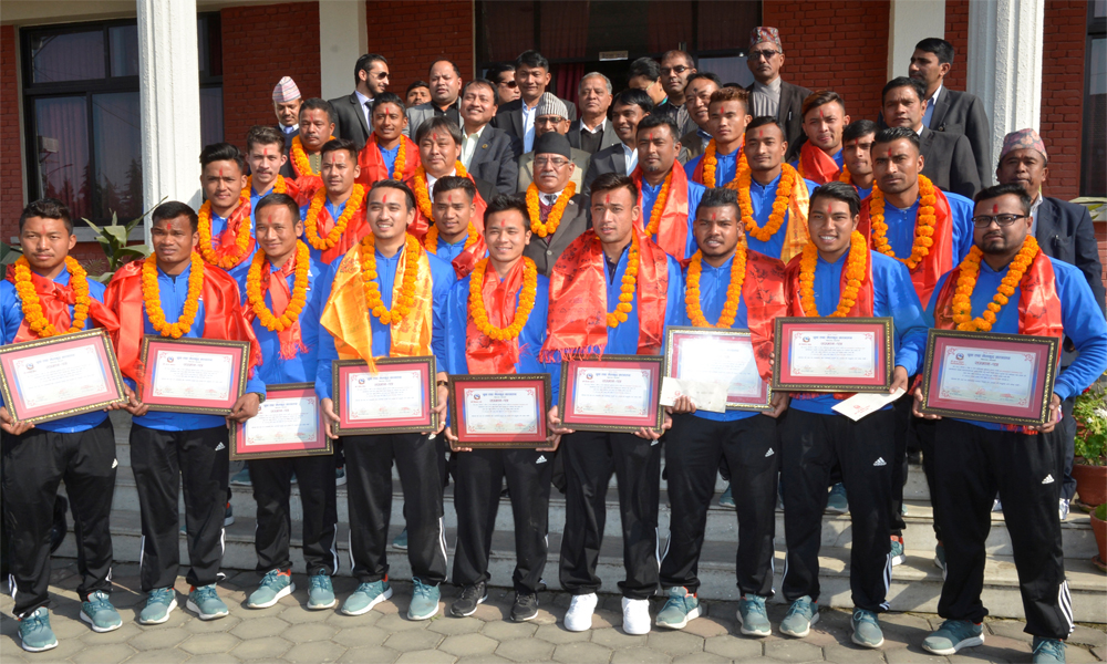 सोलिडारिटी कप जितेका खेलाडी जनही तीन लाखसहित सम्मानित